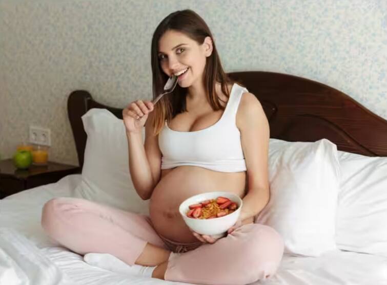 Eating these fruits during pregnancy can cause miscarriage  પ્રેગ્નેન્સીમાં આ ફળોને ખાવાથી થઈ શકે છે ગર્ભપાત, ભૂલથી પણ ન ખાઓ 