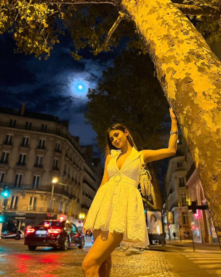 మౌనిరాయ్ (Image credit: MouniRoy/Instagram)