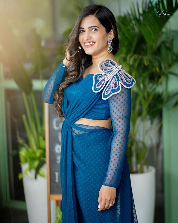 సోషల్ మీడియాలోనూ మస్త్ యాక్టివ్ గా ఉంటుంది.Photo Credit: sravanthi_chokarapu/ instagram