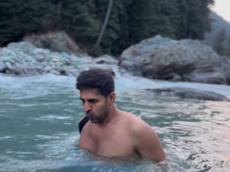 Kartik Aaryan Wraps Up Kabir Khan Chandu Champion With An Ice Bath In Kashmir Kartik Aaryan Wraps Up Chandu Champion With An Ice Bath In Kashmir; Watch
