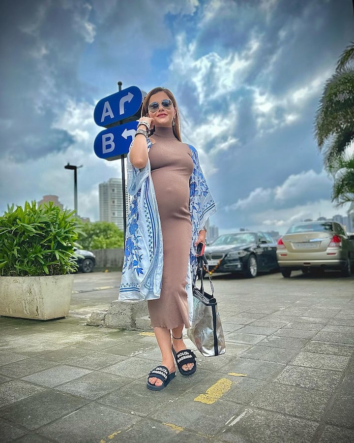Rubina Dilaik,baby bump,bodycon-dress