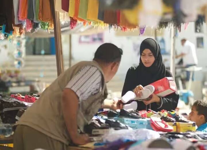 ਬੰਗਲਾਦੇਸ਼ ਇਸ ਸੂਚੀ 'ਚ ਚੌਥੇ ਨੰਬਰ 'ਤੇ ਹੈ। ਬੰਗਲਾਦੇਸ਼ ਪਹਿਲਾਂ ਪਾਕਿਸਤਾਨ ਦਾ ਹਿੱਸਾ ਸੀ, ਪਰ ਭਾਰਤ ਦੀ ਮਦਦ ਨਾਲ ਇਸ ਨੇ ਆਜ਼ਾਦ ਰਹਿਣ ਦਾ ਫੈਸਲਾ ਕੀਤਾ। ਅੱਜ ਬੰਗਲਾਦੇਸ਼ ਵਿੱਚ ਮੁਸਲਿਮ ਭਾਈਚਾਰੇ ਦੇ 15 ਕਰੋੜ ਤੋਂ ਵੱਧ ਲੋਕ ਰਹਿੰਦੇ ਹਨ। ਇਹ ਦੇਸ਼ ਇਸ ਸਮੇਂ ਆਪਣੀ ਆਰਥਿਕਤਾ ਨੂੰ ਪਾਕਿਸਤਾਨ ਨਾਲੋਂ ਤੇਜ਼ੀ ਨਾਲ ਮਜ਼ਬੂਤ ​​ਕਰ ਰਿਹਾ ਹੈ।