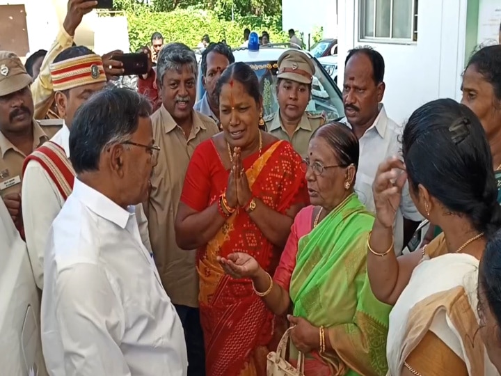 சீர்காழி நகராட்சி நகர்மன்றத் தலைவருக்கு எதிராக மீண்டும் போர்க்கொடி: 2 ஆண்டாகத் தொடரும் போராட்டம்