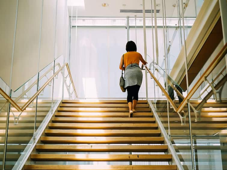 Health Tips here-are-some-benefits-of-taking-stairs Stairs: সিঁড়ি ভাঙলেই হবে শরীরচর্চা, কী কী উপকার পাবেন?