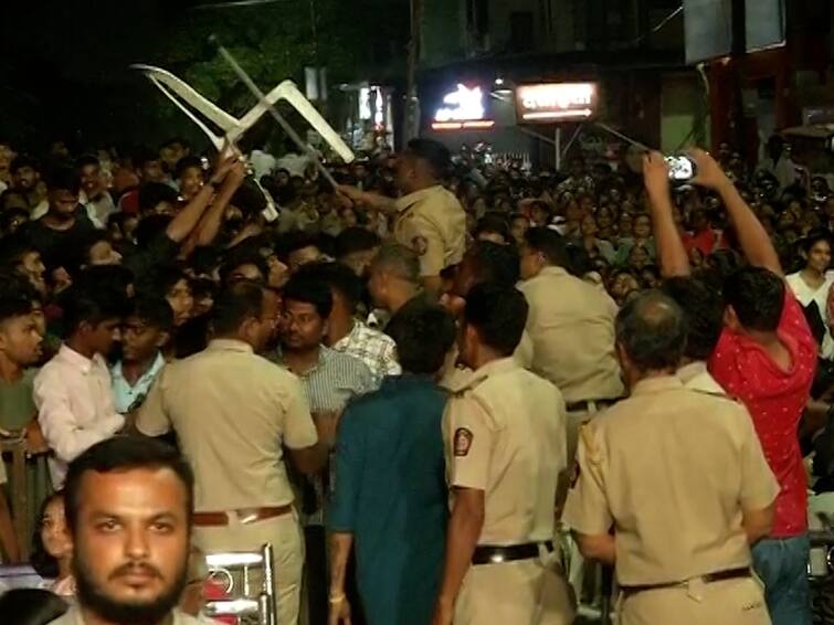 Dozens of chairs broken at Gautami Patils event in Nagpur, mild lathi charge by police to control youths Nagpur : नागपुरात गौतमी पाटीलच्या कार्यक्रमात अनेक डझन खुर्च्या तुटल्या, हुल्लडबाजांना नियंत्रित करण्यासाठी पोलिसांचा सौम्य लाठीमार