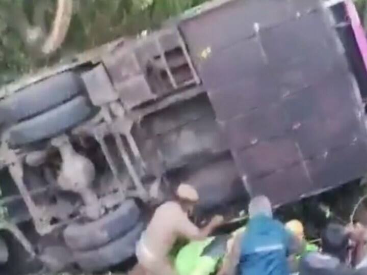 Tamil Nadu Road Accident Tourist bus fell into a gorge near Coonoor Municipality many died several injured तमिलनाडु में बड़ा हादसा, कुन्नूर में पर्यटकों को लेकर जा रही बस खाई में गिरी, 8 की मौत, 35 घायल