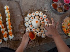 Pitru Paksha 2023 : पितृ पक्षात श्राद्ध करायचंय, पण पैशांची आणि वेळेची कमतरता? 'अशा' पद्धतीने करा श्राद्ध