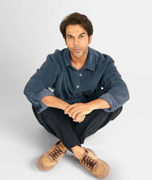 राजकुमार राव को अपने करियर के शुरुआत में आईब्रोज की वजह से कई बार रिजेक्शन का सामना करना पड़ा था. एक्टर ने एक बार खुलासा किया था कि लोगों ने उनके आइब्रो की शेप को सही नहीं बताकर उन्हें काम देने से मना किया था. वहीं बॉलीवुड लाइव की रिपोर्ट के मुताबिक, अब एक्टर ने चिन सर्जरी करवाकर इसे ठीक कर लिया है.