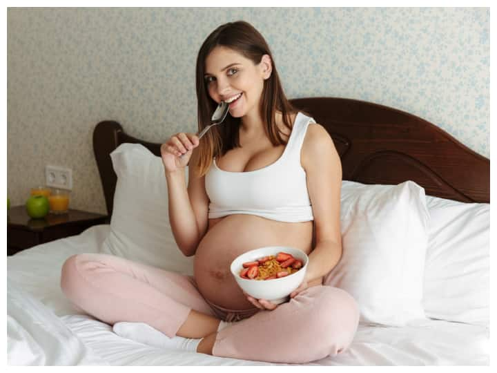 Eating these fruits during pregnancy can cause miscarriage प्रेगनेंसी में इन फलों को खाने से हो सकता है गर्भपात, इसे भूलकर भी न खाएं