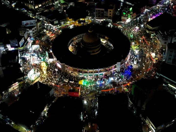 शुक्रवारी सुट्टी देण्यात आल्यामुळे जुलूसचा जोश टिपेला पोहोचलेला पाहायला मिळाला.