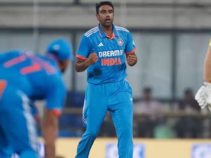 ODI World Cup 2023: આઇસીસી વનડે વર્લ્ડકપની વૉર્મ-અપ મેચો શરૂ થઇ ગઇ છે, અને આગામી 5મી ઓક્ટોબરથી ઓફિશિયલી રીતે ટૂર્નામેન્ટની શરૂઆત થશે, આ વખતે ભારતમાં આ મહાજંગ ખેલાઇ રહ્યો છે. અમે અહીં તમને બતાવી રહ્યાં છીએ કે, આ વખતે વનડે વર્લ્ડકપ 2023માં પાંચ એવા ખેલાડીઓ છે જે ઉંમરલાયક છે અને છતાં ક્રિકેટના મેદાનમાં ધમાલ મચાવવા તૈયાર છે. જુઓ અહીં તમામ વિશે....