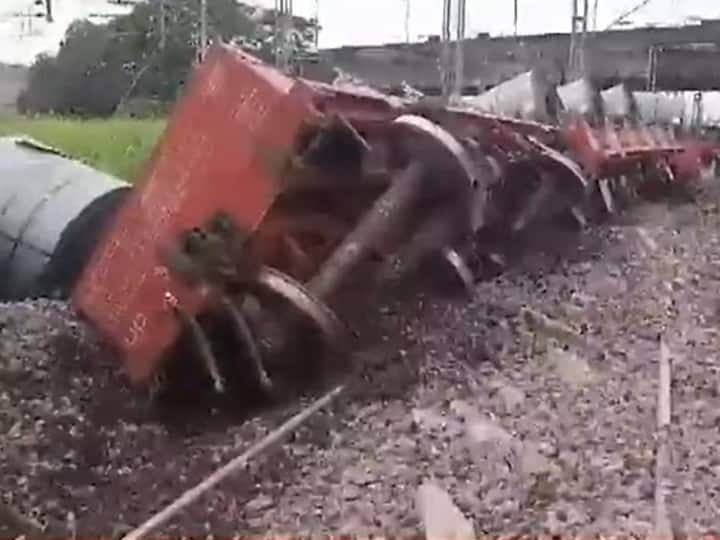 Maharashtra News Goods Train Derails Disrupts Rail Services In Panvel Raigad District Goods Train Derails, Disrupts Rail Services In Maharashtra's Raigad District. Visuals Surface