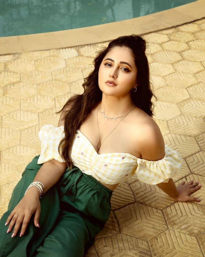 Rashmi Desai PHOTO: આ દિવસોમાં ટીવી એક્ટ્રેસ બોલિવૂડ એક્ટ્રેસ પર ભારે પડતી જોવા મળે છે.