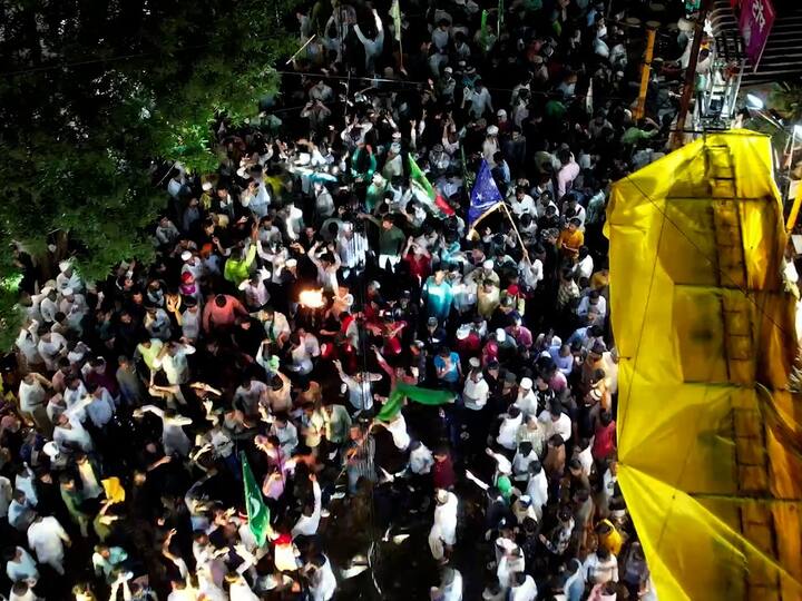 ही बाब लक्षात घेऊन मुस्लीम बांधवांनी यंदा शुक्रवारी जुलूसचे आयोजन केले होते.