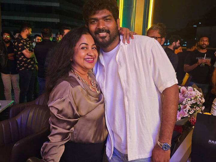 அதைதொடர்ந்து 9 ஸ்கின் எனும் புதிய ஸ்கின் கேர் பிராண்டை அறிமுகப்படுத்தியுள்ளார். இந்த பிராண்டை நயன், விக்கி மற்றும் டெய்ஸி மார்கன் என்பவரும் நடத்தி வருகின்றனர்.