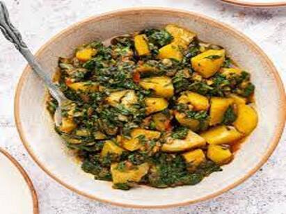 Potato Spinach Gravy Recipe Sidish For Rotti and white rice Potato Spinach Gravy : உருளைக்கிழங்கும், கீரையும் இருக்கா.. இந்த ரெசிப்பி கொடுக்கும் நன்மைகள் தெரியுமா?