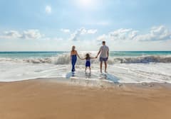 Tips To Keep Family Happy : तुमच्या कुटुंबात सुख-शांती हवी असल्यास, घरातील प्रत्येक सदस्याने अवलंबावा 'हा' मंत्र