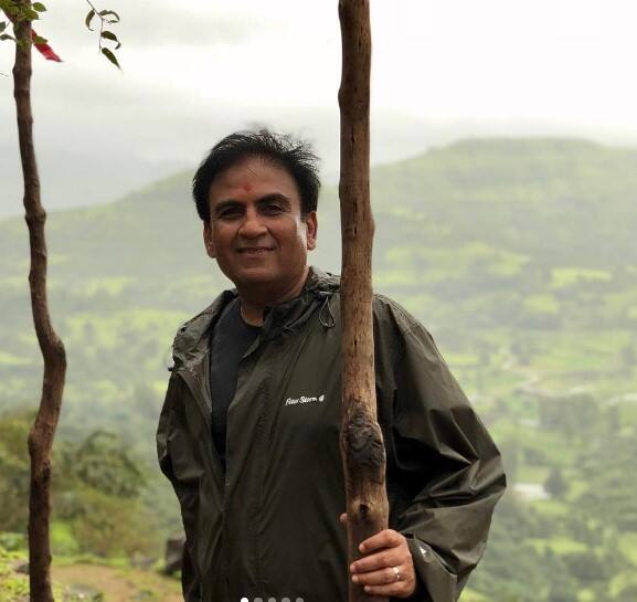 बता दें कि शो का हर किरदार दर्शकों के बीच काफी मशहूर है लेकिन शो का मेन किरदार जेठालाला सभी के चहेते हैं. ऐसे में अब कुछ समय के लिए शो से गायब होने पर दिलीप जोशी के फैंस निराश हो सकते हैं.