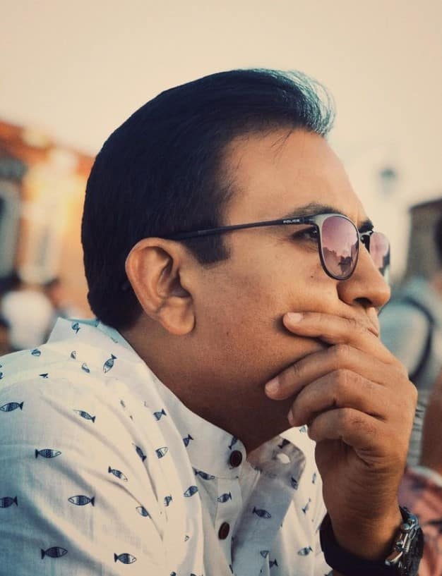 वीडियो में दिलीप दोशी कह रहे हैं कि वह बहुत जल्द अपने परिवार वालों के साथ धार्मिक यात्रा पर निकलने वाले हैं और इस बीच वह अब्बू धाबी भी घूमने जाएंगे.