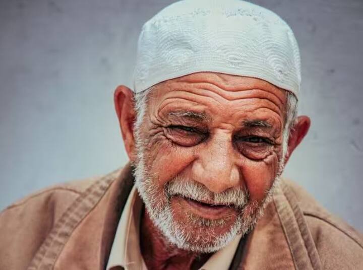 ਭਾਰਤ ਤੀਜੇ ਨੰਬਰ 'ਤੇ ਹੈ। ਭਾਰਤ ਵਿਭਿੰਨਤਾ ਦਾ ਦੇਸ਼ ਹੈ। ਇੱਥੇ ਕਈ ਧਰਮਾਂ ਨੂੰ ਮੰਨਣ ਵਾਲੇ ਲੋਕ ਰਹਿੰਦੇ ਹਨ। ਹਾਲਾਂਕਿ, ਇੱਥੇ ਬਹੁਗਿਣਤੀ ਆਬਾਦੀ ਹਿੰਦੂਆਂ ਦੀ ਹੈ ਜੋ ਕੁੱਲ ਆਬਾਦੀ ਦਾ ਲਗਭਗ 80 ਪ੍ਰਤੀਸ਼ਤ ਬਣਦੇ ਹਨ। ਜਦੋਂ ਕਿ ਇੱਥੇ ਦੂਜੀ ਸਭ ਤੋਂ ਵੱਡੀ ਆਬਾਦੀ ਮੁਸਲਿਮ ਭਾਈਚਾਰੇ ਦੀ ਹੈ ਜੋ ਲਗਭਗ 20 ਕਰੋੜ ਹੈ।