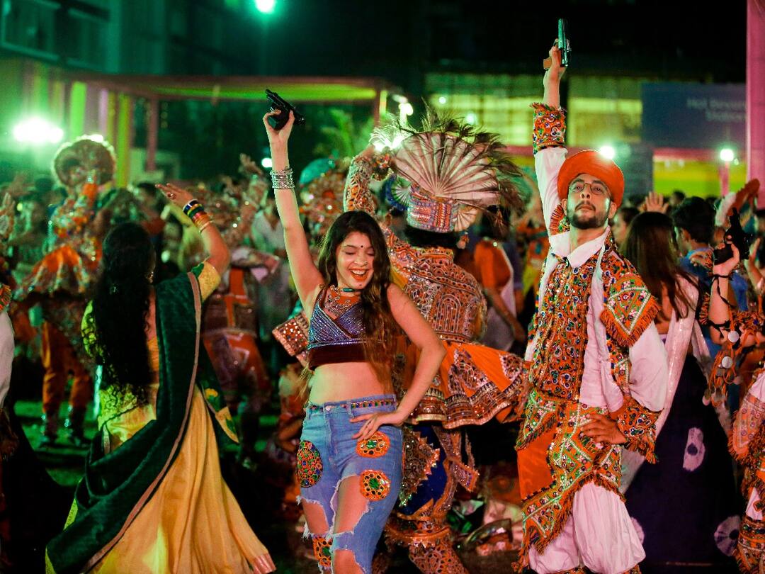 Navratri 2023: અમદાવાદમાં નવરાત્રિમાં રાત્રે 12 વાગ્યા સુધી જ વગાડી શકાશે લાઉડસ્પીકર, ભંગ કરનાર સામે થશે કાર્યવાહી Navratri 2023 Loudspeaker can be played only till 12 midnight during Navratri in Ahmedabad action will be taken against violators Navratri 2023: અમદાવાદમાં નવરાત્રિમાં રાત્રે 12 વાગ્યા સુધી જ વગાડી શકાશે લાઉડસ્પીકર, ભંગ કરનાર સામે થશે કાર્યવાહી