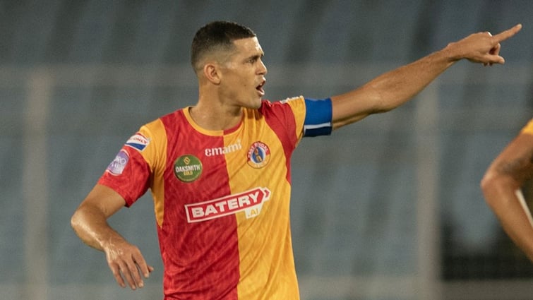 ISL 2023-24: Cleiton Silva's free kick secures three points for East Bengal vs Hyderabad FC ISL 2023-24: ক্লেটনের বিশ্বমানের ফ্রি-কিকে হায়দরাবাদের বিরুদ্ধে রুদ্ধশ্বাস জয় ইস্টবেঙ্গলের