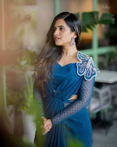 నీలి రంగు డ్రెస్సులో బిగ్ బాస్ స్రవంతి- సీతాకోక చిలుకలగా కనువిందు