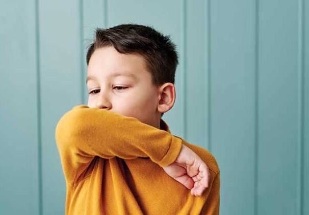 બાળકની સાથે માતા-પિતા પણ ચિંતામાં હોય છે. જો કે એલોપેથીની દવાઓ તાત્કાલિક રાહત આપે છે, પરંતુ જૂના જમાનામાં તાત્કાલિક દવાઓ આપવાને બદલે ઘરેલું ઉપચાર પર વધુ ભાર આપવામાં આવતો હતો.