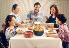 Tips To Keep Family Happy : तुमच्या कुटुंबात सुख-शांती हवी असल्यास, घरातील प्रत्येक सदस्याने अवलंबावा 'हा' मंत्र