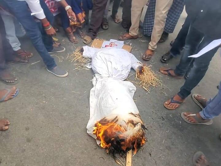 Naam Tamil Party protest in Karur கரூரில் கர்நாடக முதல்வர் உருவ பொம்மை எரிப்பு; நாம் தமிழர் கட்சியினர் 47 பேர் கைது