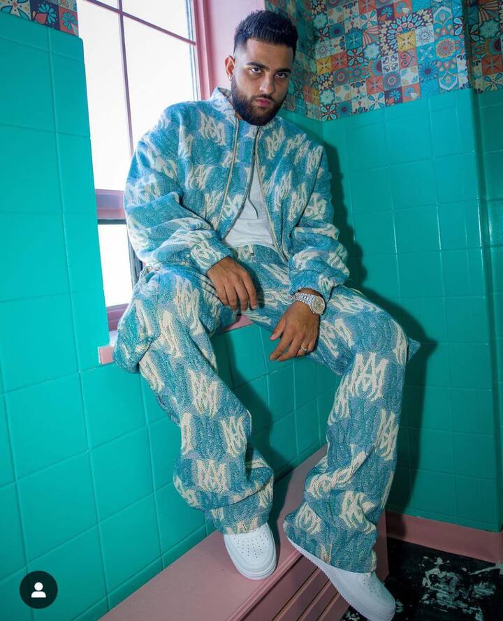 ਅੱਜ ਕਰਨ ਜਿਸ ਮੁਕਾਮ 'ਤੇ ਹੈ ਉਹ ਸਭ ਨੂੰ ਨਜ਼ਰ ਆ ਰਿਹਾ ਹੈ। ਪੂਰੀ ਦੁਨੀਆ 'ਚ ਕਰਨ ਔਜਲਾ ਦੀ ਜ਼ਬਰਦਸਤ ਫੈਨ ਫਾਲੋਇੰਗ ਹੈ। ਵਰਕਫਰੰਟ ਦੀ ਗੱਲ ਕਰੀਏ ਤਾਂ ਕਰਨ ਔਜਲਾ ਦੀ ਐਲਬਮ 'ਮੇਕਿੰਗ ਮੈਮੋਰੀਜ਼' 18 ਅਗਸਤ ਨੂੰ ਰਿਲੀਜ਼ ਹੋਈ ਸੀ। ਇਸ ਐਲਬਮ ਨੂੰ ਜ਼ਬਰਦਸਤ ਹੁੰਗਾਰਾ ਮਿਲ ਰਿਹਾ ਹੈ।