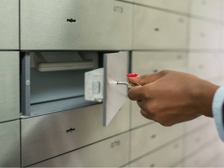 Bank locker rules how safe are money including jewellery kept in a bank locker know more Bank Locker Rule: లాకర్‌లో దాచిన ఆస్తి మొత్తానికి బ్యాంక్‌ బాధ్యత ఉండదు, కొత్త రూల్స్‌ గురించి తెలుసుకోండి