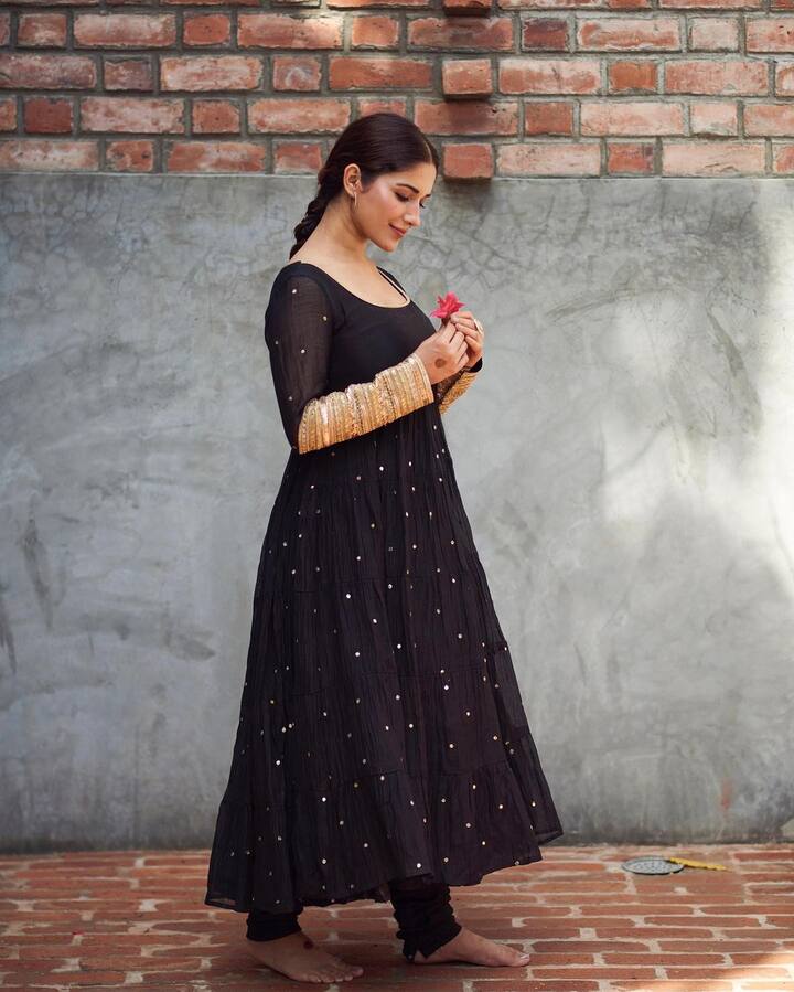 రుహానీ శర్మ అందమైన ఫోటోలు -Image Credit: Ruhani Sharma/Instagram