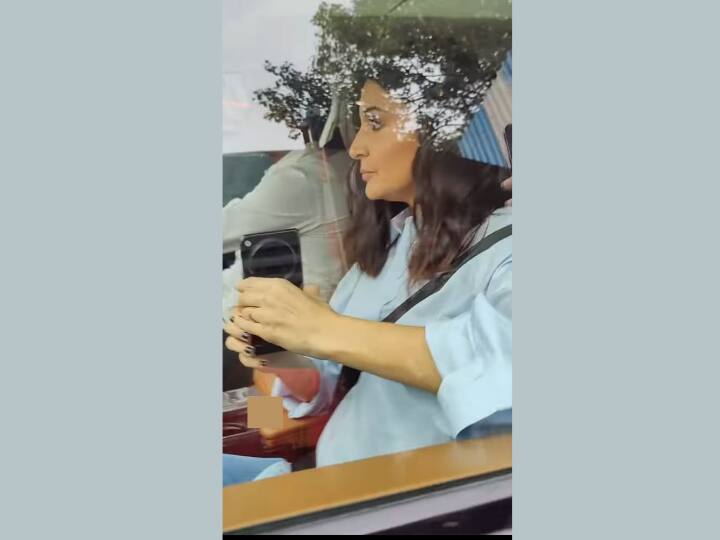 मोबाइल फोन में 7.8 इंच की मेन डिस्प्ले और 6.3 इंच की आउटर डिस्प्ले मिल सकती है. दोनों ही स्क्रीन 120hz के रिफ्रेश रेट को सपोर्ट करेंगी. टिपस्टर अभिषेक यादव के मुताबिक, कंपनी इस फोन को लिमिटेड एडिशन में बेचेगी. यानि कुछ ही मॉडल्स तैयार किए जायेंगे. ध्यान दें, ये सभी जानकारी लीक्स आधारित है. फोन के स्पेक्स में बदलाव संभव है.