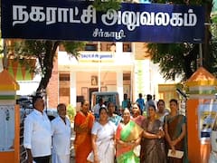 சீர்காழி நகராட்சி நகர்மன்றத் தலைவருக்கு எதிராக மீண்டும் போர்க்கொடி: 2 ஆண்டாகத் தொடரும் போராட்டம்