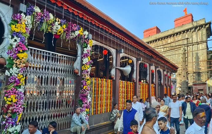 बॅरेकेडिंगचे काम पूर्ण झाल्यानंतर मंदिरातील नवरात्रोत्सवाच्या तयारीला सुरूवात होणार आहे.