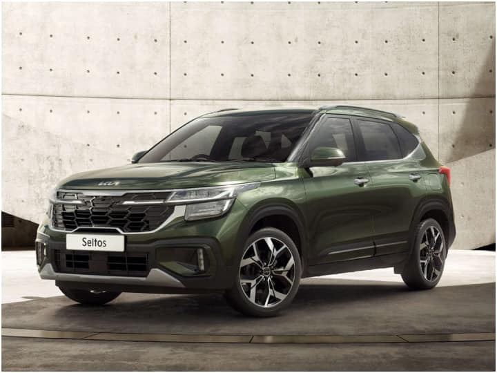 किआ सेल्टोस फेसलिफ्ट तीन पावरट्रेन विकल्पों में आती है, जिसमें एक 1.5-लीटर एनए पेट्रोल, एक 1.5-लीटर डीजल और एक नया 1.5-लीटर टर्बो-पेट्रोल इंजन शामिल है. ट्रांसमिशन विकल्पों में 6-स्पीड मैनुअल, 6-स्पीड आईएमटी, 6-स्पीड टॉर्क कनवर्टर ऑटोमेटिक, सीवीटी और 7-स्पीड डीसीटी यूनिट शामिल है. किआ सेल्टोस की एक्स शोरूम कीमत 10.90 लाख रुपये से शुरू होती है.