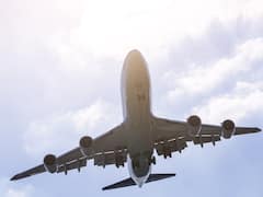 फ्लाइट में अचानक रुकने लगी बच्चे की सांसें, दो डॉक्टरों ने फरिश्ता बनकर बचा ली जान