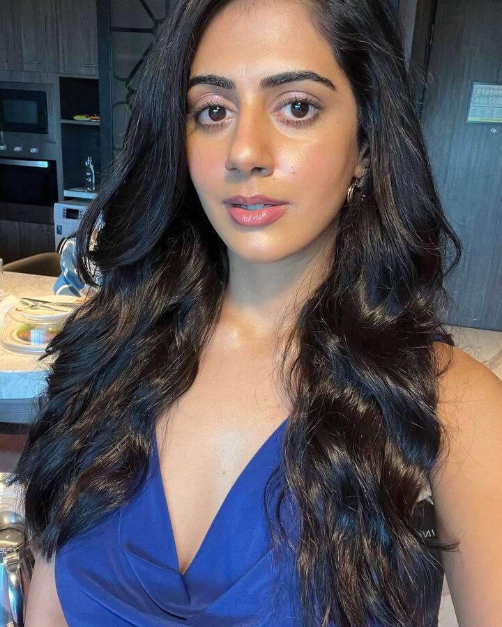 సినిమాలో నటనతో పాటూ ఓ రేంజ్ లో గ్లామర్ ని ఒలకబోస్తూ యూత్ ని ఆకట్టుకుంది.
