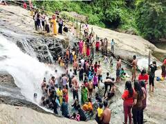 தொடர் விடுமுறை: ஆர்ப்பரித்து கொட்டும் கும்பக்கரை அருவி: குளித்து மகிழும் சுற்றுலா பயணிகள்
