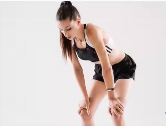 ਜ਼ਿਆਦਾ ਮਿਠਾਈਆਂ ਖਾਣੀਆਂ- ਅੱਜਕਲ ਲੋਕ ਪੇਸਟਰੀ, ਕੇਕ, ਆਈਸਕ੍ਰੀਮ ਆਦਿ ਚੀਜ਼ਾਂ ਜ਼ਿਆਦਾ ਖਾਣ ਲੱਗ ਪਏ ਹਨ। ਇਨ੍ਹਾਂ 'ਚ ਖੰਡ ਦੀ ਮਾਤਰਾ ਜ਼ਿਆਦਾ ਹੁੰਦੀ ਹੈ ਜੋ ਹੱਡੀਆਂ ਲਈ ਨੁਕਸਾਨਦੇਹ ਹੈ।