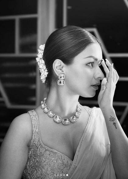 ਤੁਹਾਨੂੰ ਦੱਸ ਦੇਈਏ ਕਿ ਅਭਿਨੇਤਰੀ ਅਵਨੀਤ ਕੌਰ ਜਦੋਂ ਵੀ ਇੰਸਟਾਗ੍ਰਾਮ 'ਤੇ ਆਪਣੀਆਂ ਤਸਵੀਰਾਂ ਸ਼ੇਅਰ ਕਰਦੀ ਹੈ ਤਾਂ ਉਸ ਦੇ ਹਰ ਅੰਦਾਜ਼ ਨੂੰ ਦੇਖ ਕੇ ਪ੍ਰਸ਼ੰਸਕ ਦੀਵਾਨੇ ਹੋ ਜਾਂਦੇ ਹਨ।