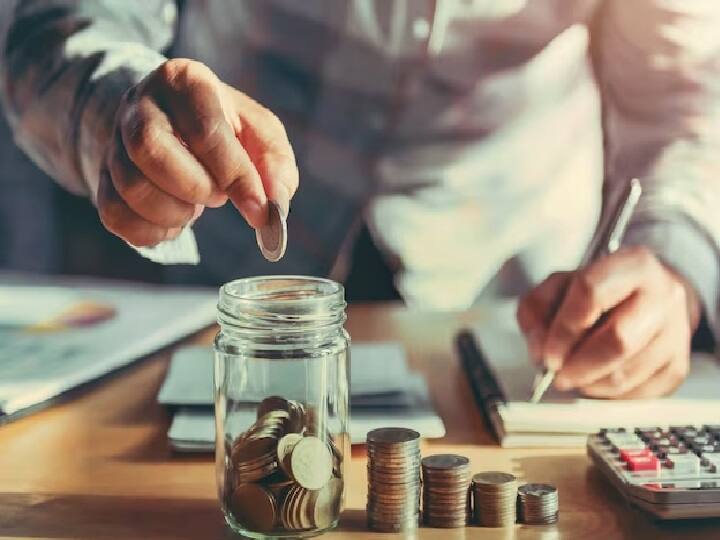 इकोनॉमिक टाइम्स में छपी रिपोर्ट के मुताबिक अगर किसी खाते में लेनदेन लंबित पड़ा है तो ऐसे में इस तरह के खाते को क्लोज नहीं किया जा सकता है. यह ट्रांजैक्शन डिपॉजिट, चेक या विड्रॉल के रूप में हो सकती है.