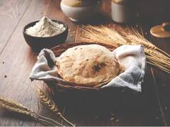 Kitchen Hacks : खूप मेहनत करूनही परफेक्ट पोळी बनत नाही? घरी मऊ पोळी बनवण्याच्या सोप्या टिप्स जाणून घ्या