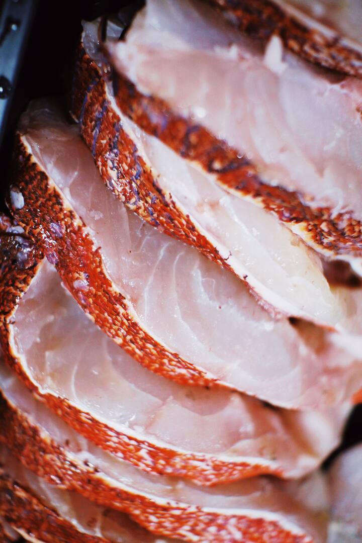 மீன் போன்ற மிகவும் பக்குவத்துடன் சமைக்கப்படவேண்டிய இறைச்சியை கொஞ்சம் கவனக்குறைவால் உணவின் ருசியையும் தன்மையையும் கெடுப்பது தான்.