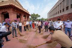 Cleanliness Campaign : संसद भवन परिसरात स्वच्छता मोहीम, पाहा फोटो