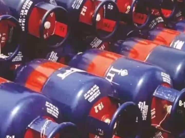 commercial lpg cylinder price reduced anounced by oil companies Commercial LPG Cylinder: காலையிலேயே நல்ல சேதி - வணிக சிலிண்டரின் குறைப்பு..! எவ்வளவு தெரியுமா?