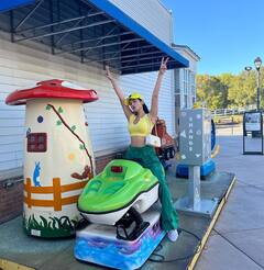 Sonal Chauhan PHOTO: વોશિંગ્ટનમાં વેકેશન એન્જોય કરી રહી છે સોનલ ચૌહાણ, જુઓ ગ્લેમરસ તસવીરો