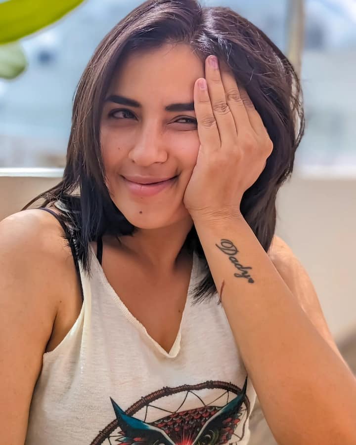 రీసెంట్ గా ‘హిట్ 2‘తో ప్రేక్షకులను అలరించింది. Photo Credit: Komalee Prasad/Instagram