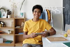 Vastu Tips For Exam Preparation  : 'या' नियमांसह परीक्षेची करा तयारी, तुम्हाला मिळतील चांगले गुण